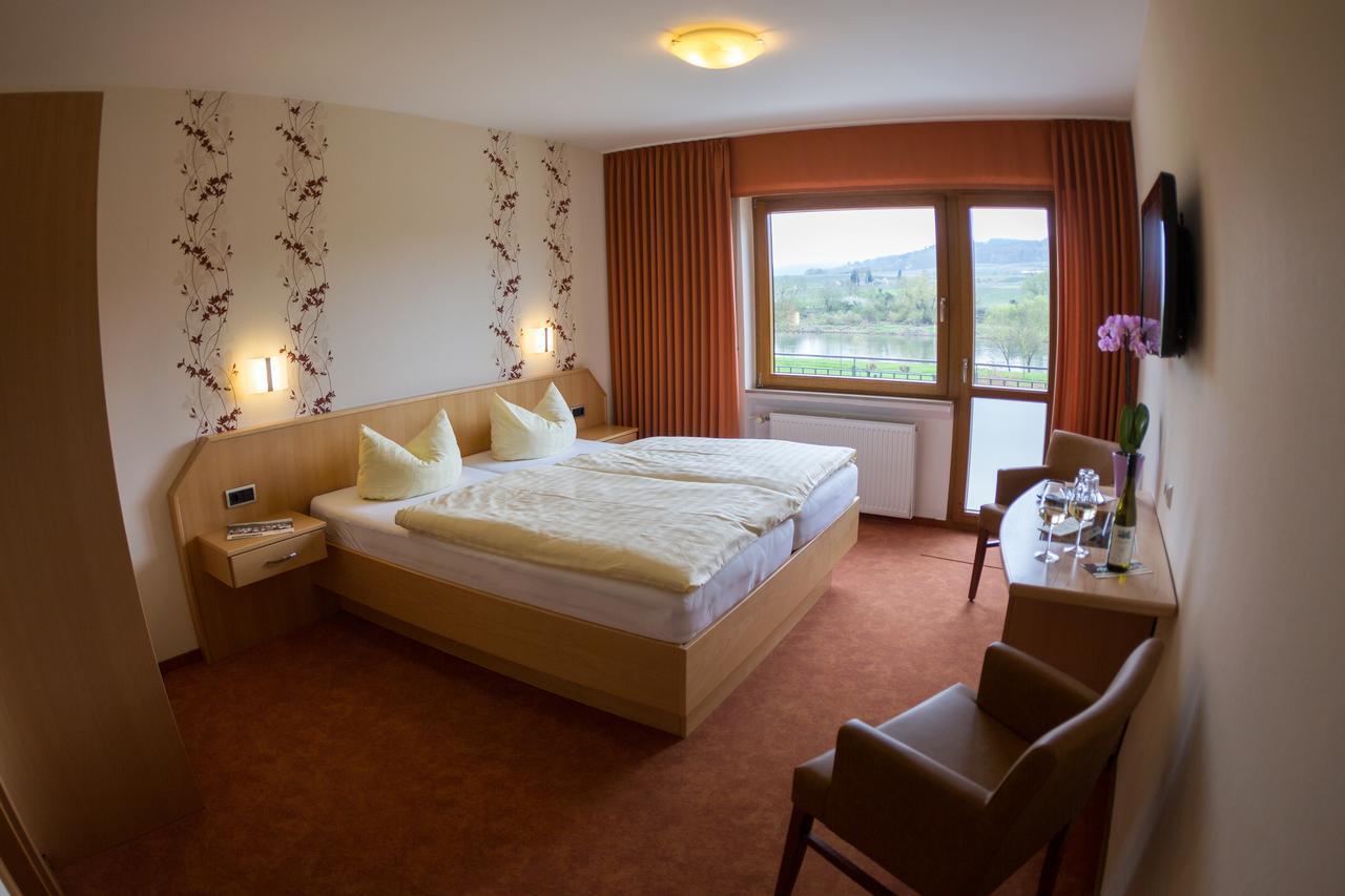 Hotel Zehnthof Ürzig Extérieur photo
